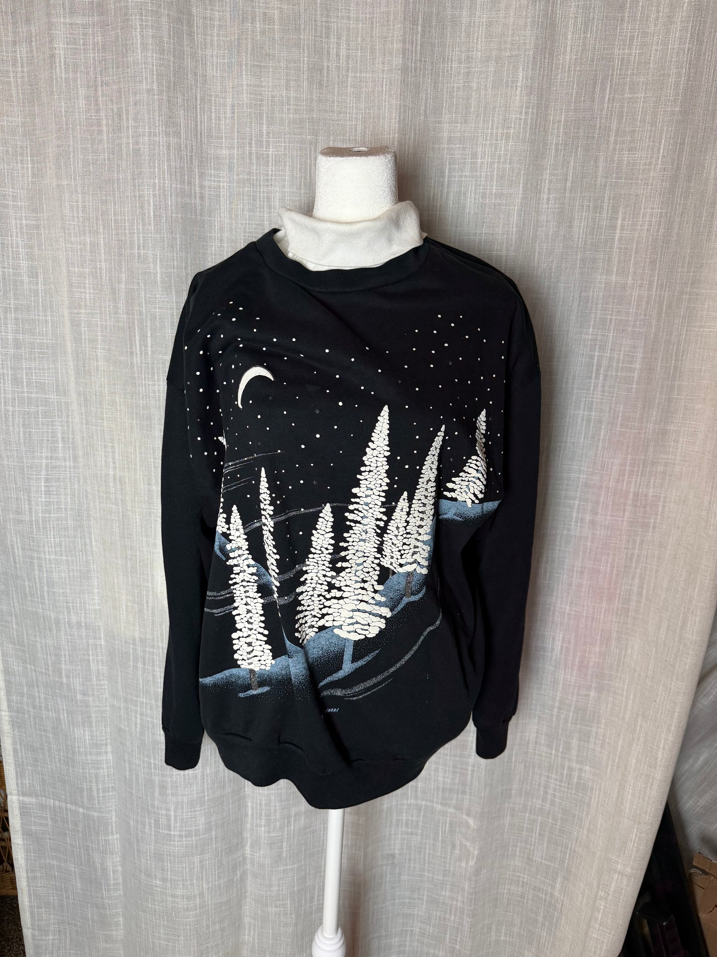 winter trees/moon collared sweater L