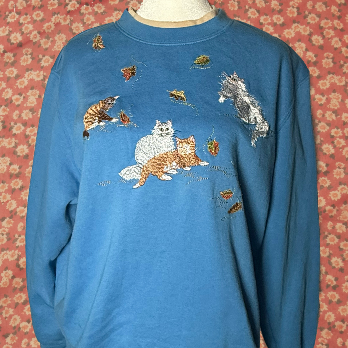 embroidered cat collared sweater crewneck links L