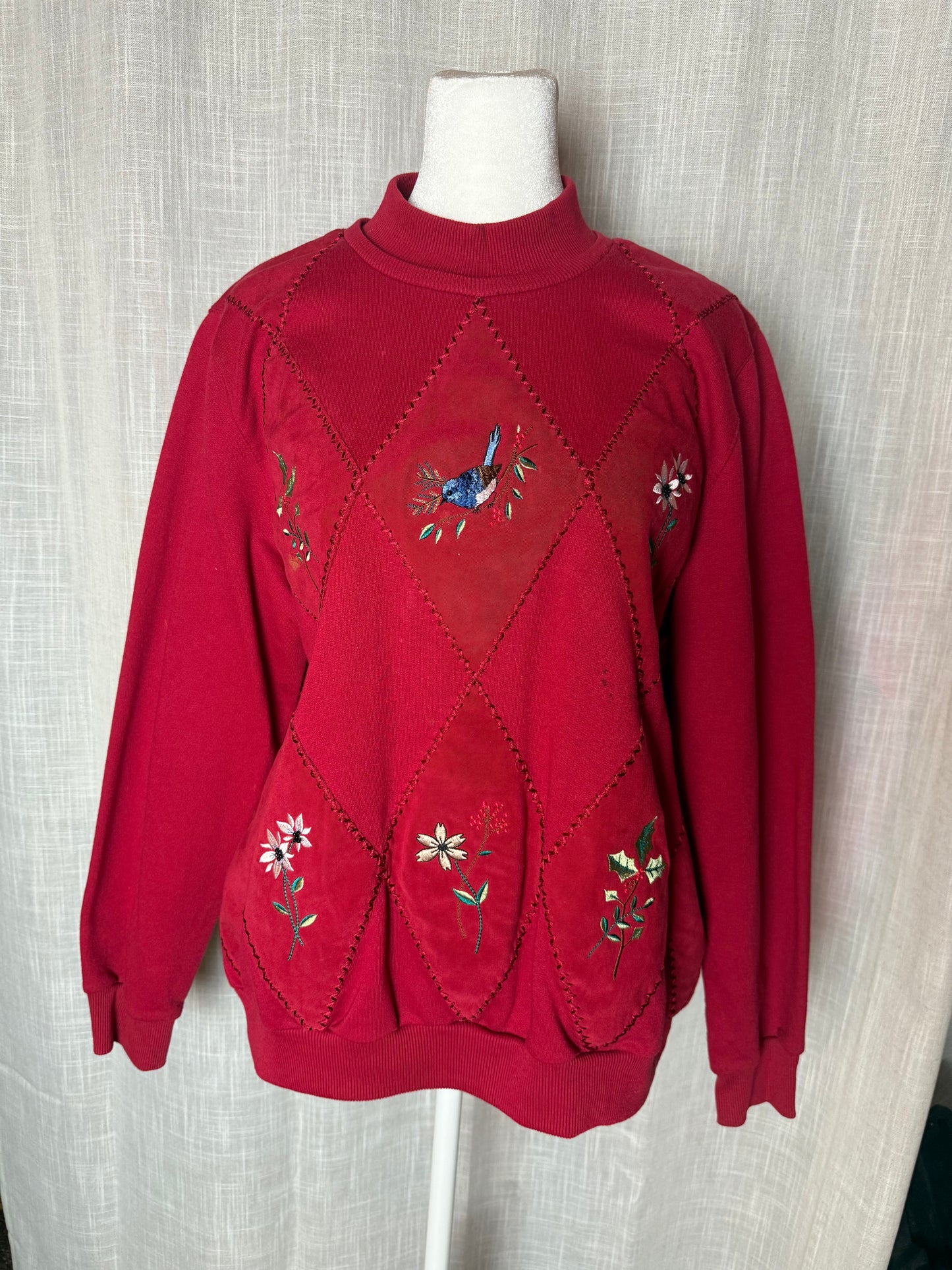 red festive crewneck birds plants M alfred dunner